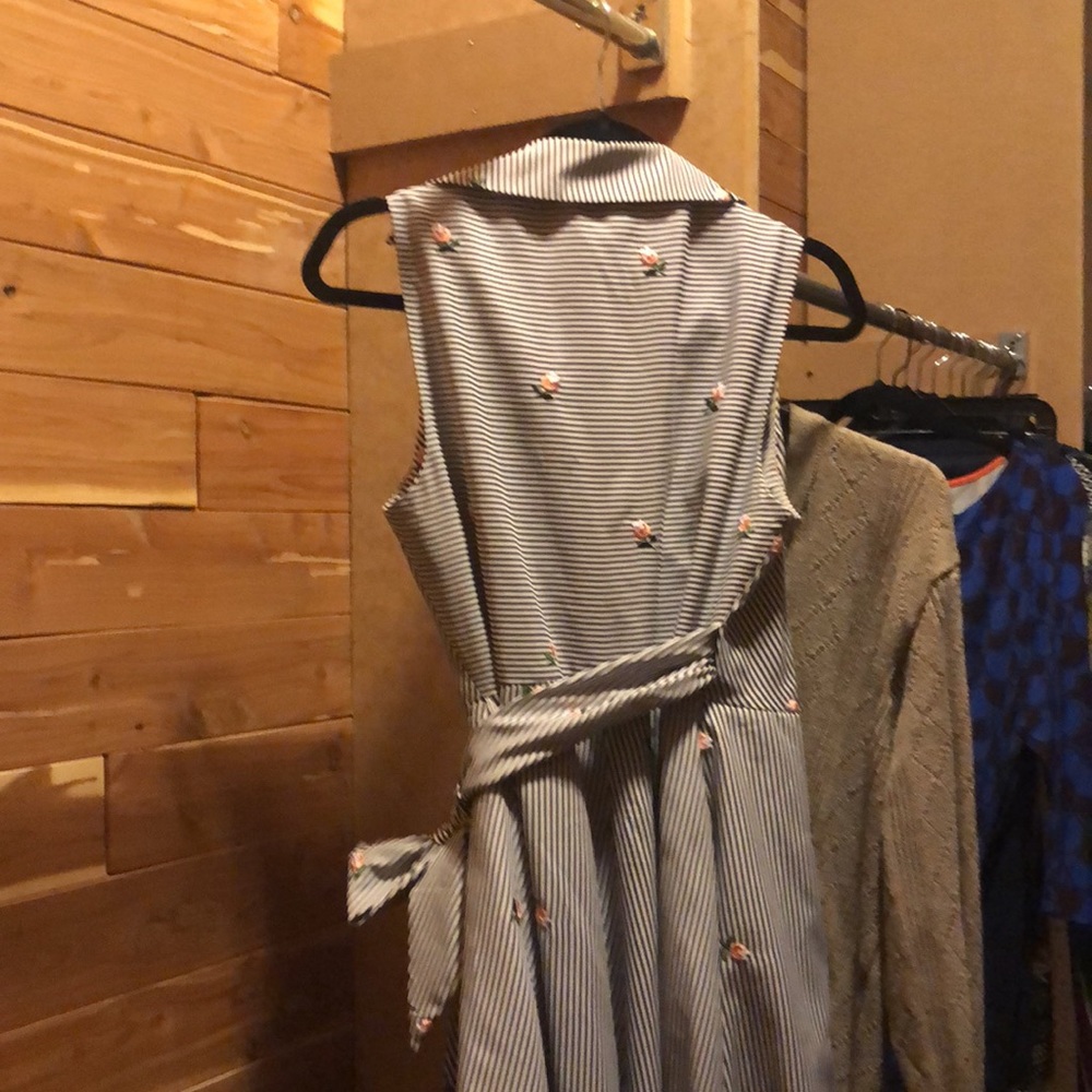 Sleeveless Gray Striped Floral Wrap Dress - Picture 6 of 6